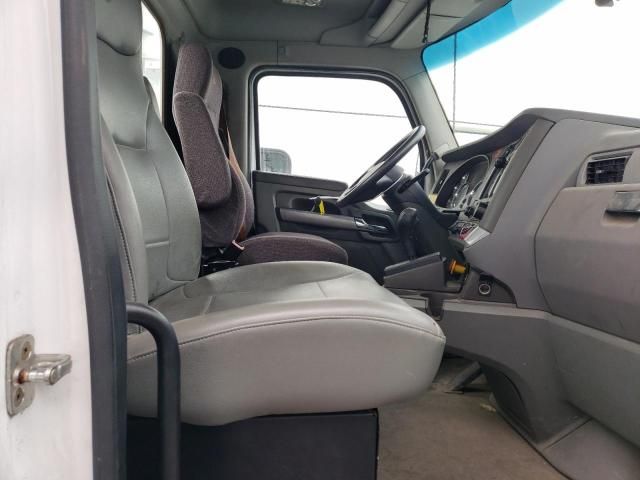 2014 Kenworth T680 Semi Truck