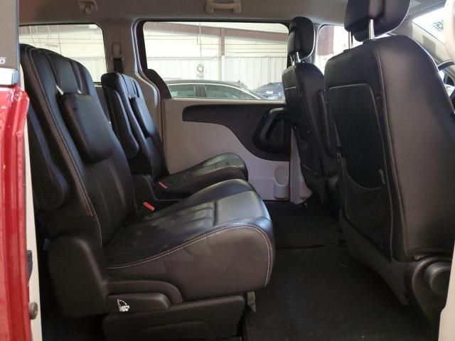 2012 Chrysler Town & Country Touring