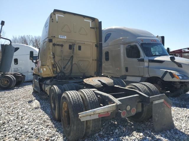 2014 Freightliner Cascadia Semi Truck