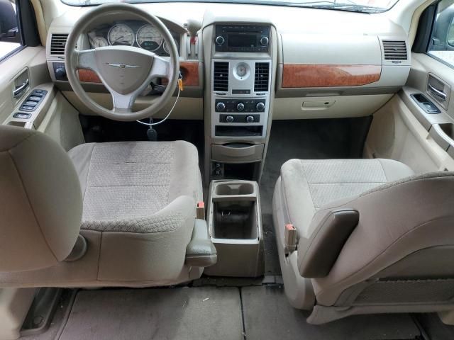 2009 Chrysler Town & Country LX