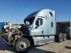 2012 Freightliner Cascadia Semi Truck
