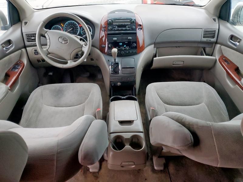 2005 Toyota Sienna XLE