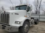 2016 Kenworth T800 Semi Truck