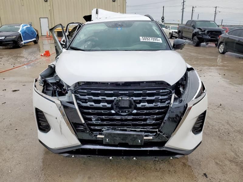 2023 Nissan Kicks sr