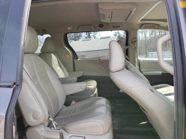 2012 Toyota Sienna XLE