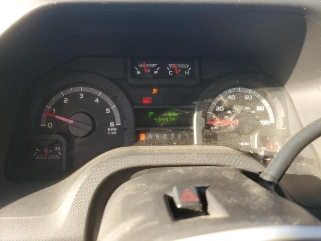 2013 Ford Econoline E450 Super Duty Cutaway Van