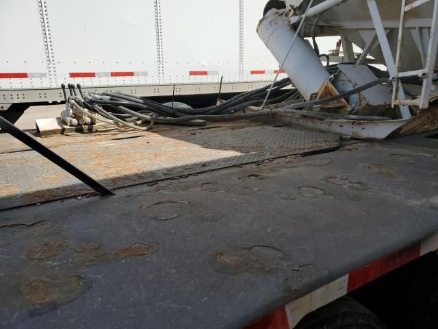2013 Behnke Ent 2013 Behnke Fertilizer Tender Trailer