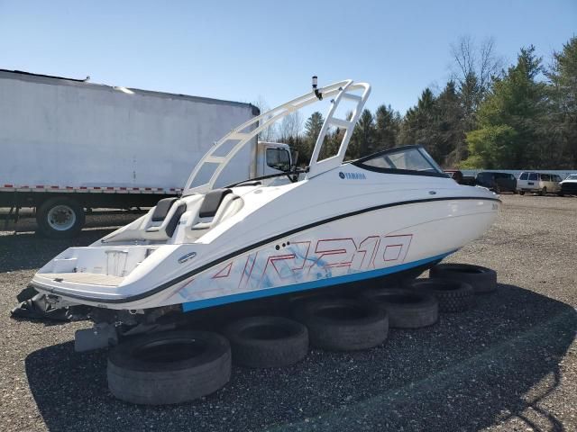 2021 Yamaha Boat