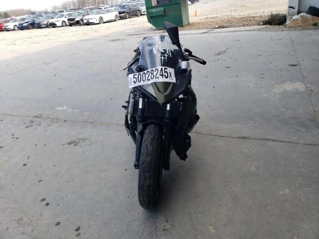 2024 Kawasaki EX650 P