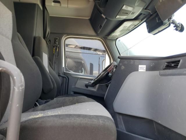2020 Freightliner Cascadia 126 Semi  Truck