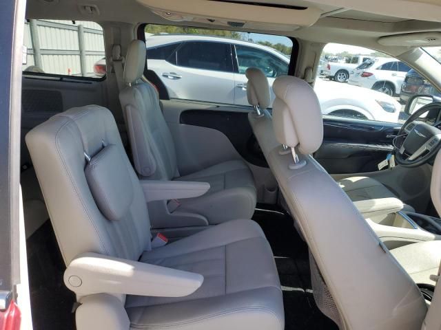 2014 Chrysler Town & Country Touring L