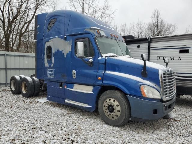 2013 Freightliner Cascadia 125 Semi Truck
