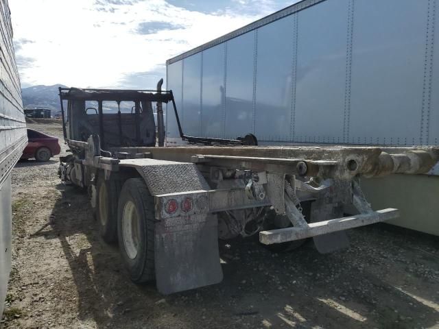2005 International 7600 ROLL-OFF Container Truck