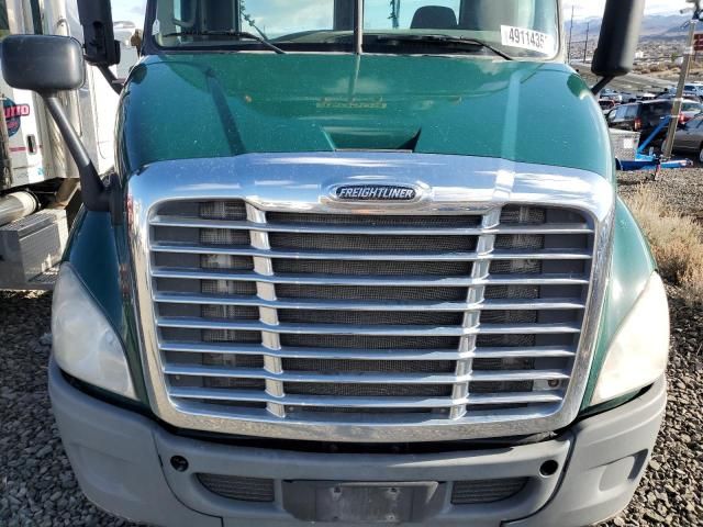 2016 Freightliner Cascadia 113 Semi Truck