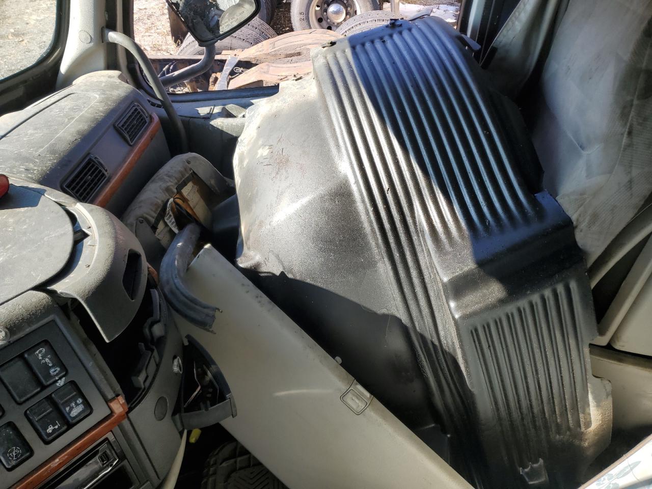 2010 Volvo VN VNL