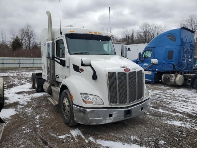 2017 Peterbilt 579 Semi Truck