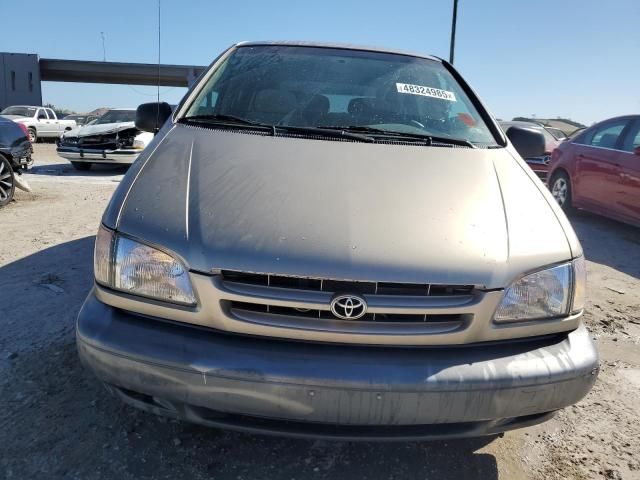 2000 Toyota Sienna CE