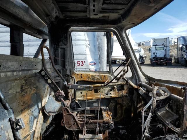 2005 International 7600 ROLL-OFF Container Truck