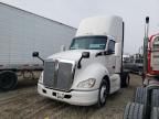 2015 Kenworth T680 Semi Truck