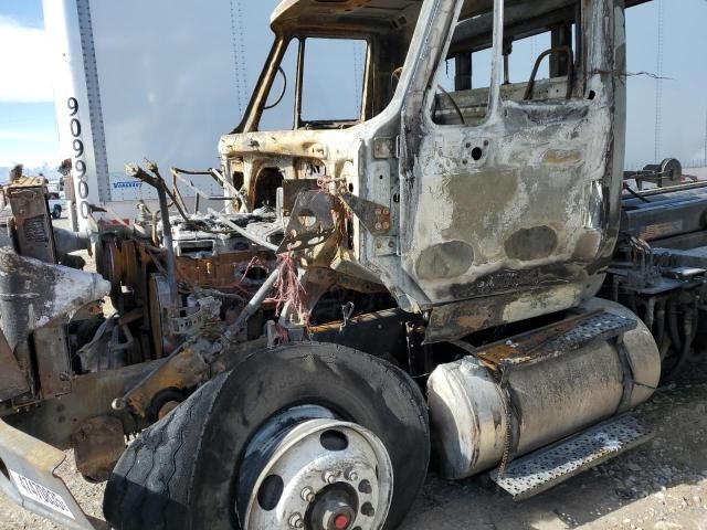 2005 International 7600 ROLL-OFF Container Truck
