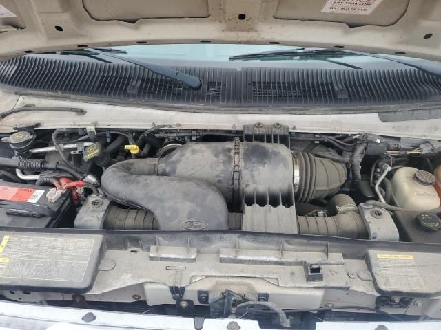 2010 Ford Econoline E350 Super Duty Cutaway Van