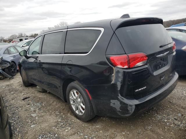 2025 Chrysler Voyager LX