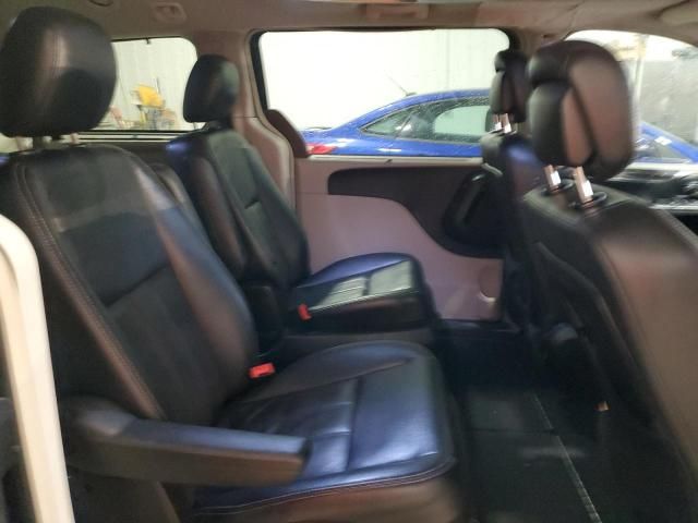 2012 Chrysler Town & Country Touring L