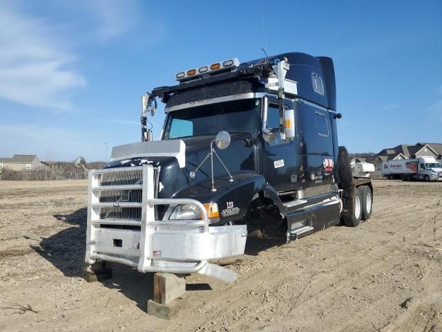 2000 Volvo VN Semi Truck