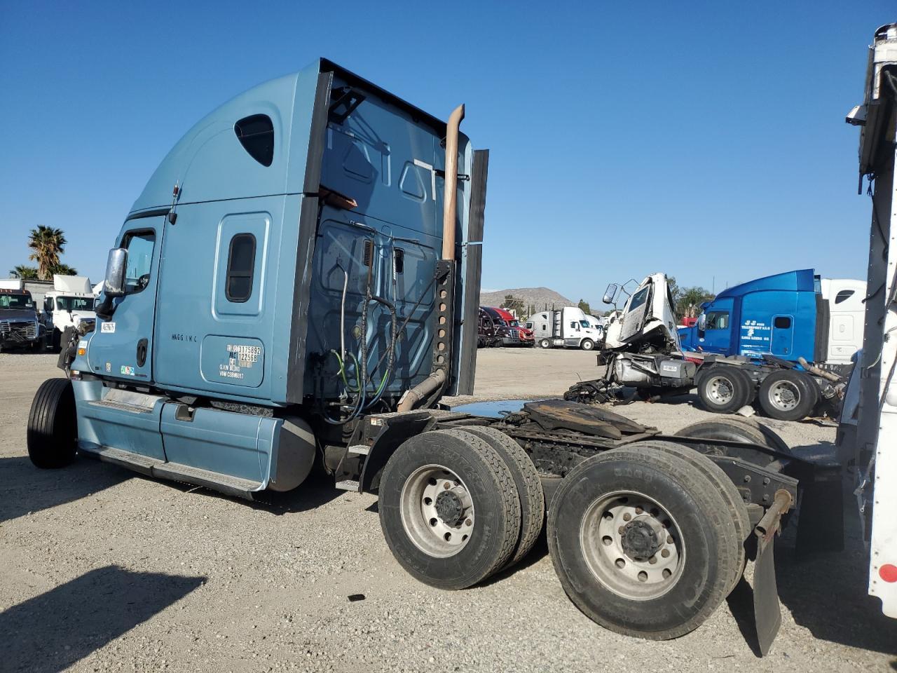 2012 Freightliner Cascadia Semi Truck