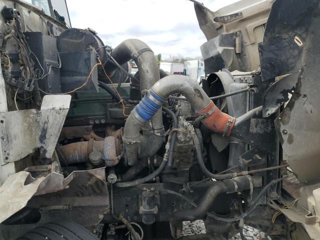 2000 International 9200 Semi Truck