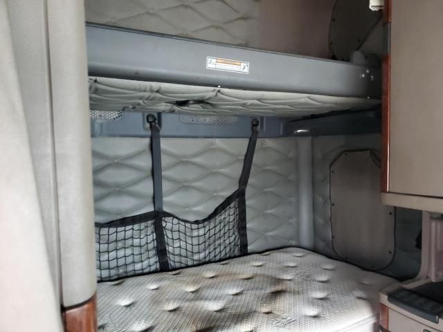 2013 Freightliner Cascadia 125 Semi Truck