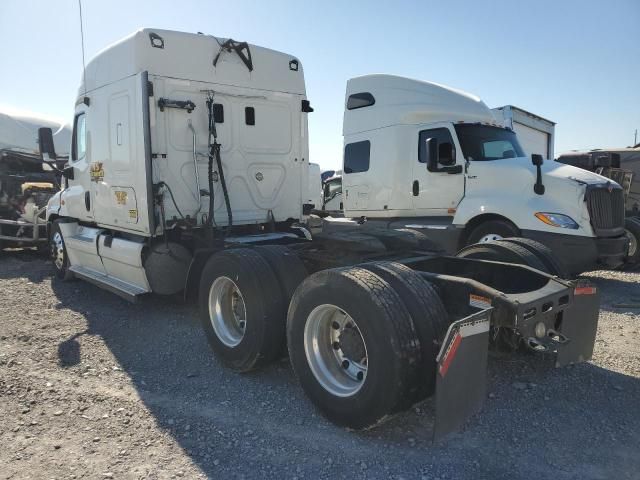 2012 Freightliner Cascadia Semi Truck