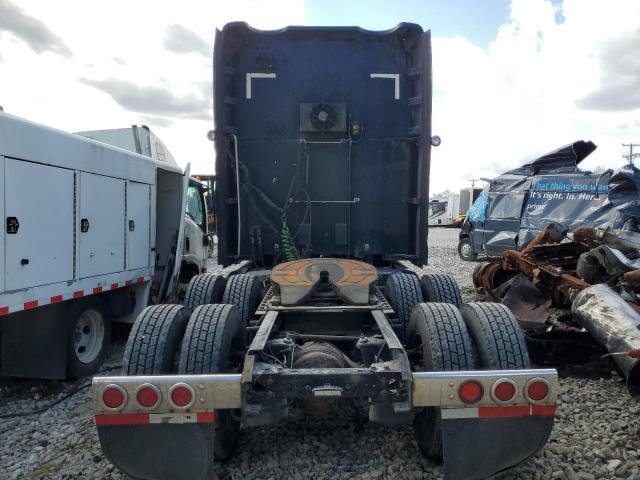 2015 Kenworth T680 Semi Truck