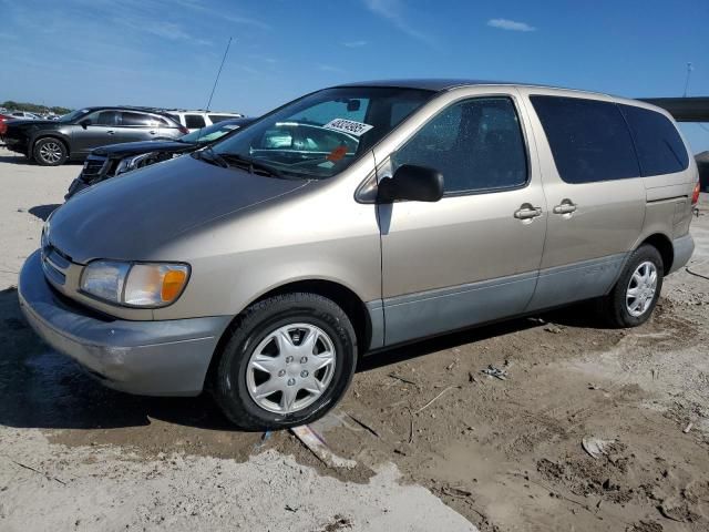 2000 Toyota Sienna CE