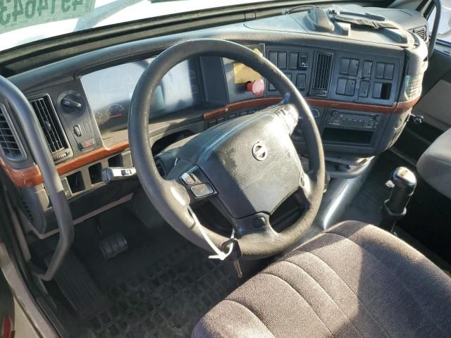 2006 Volvo VNL Semi Truck
