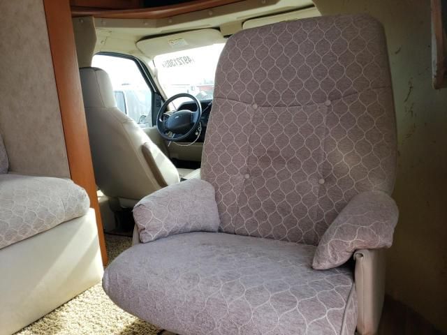 2012 Ford Econoline E450 Super Duty Cutaway Van