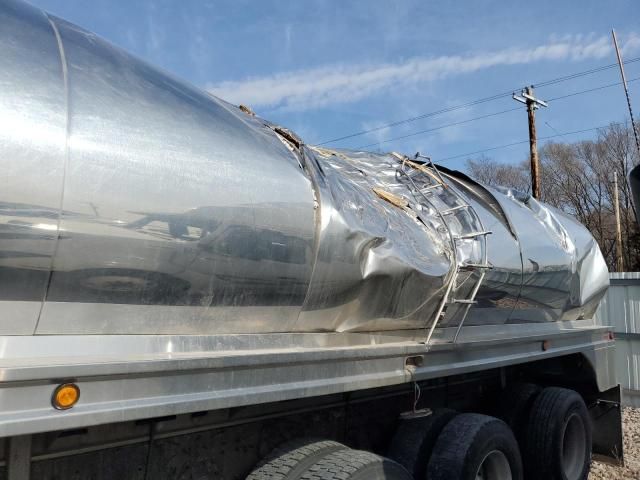 2013 Peterbilt 367 Fuel Truck