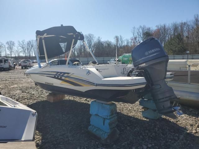 2016 Stingray Boat
