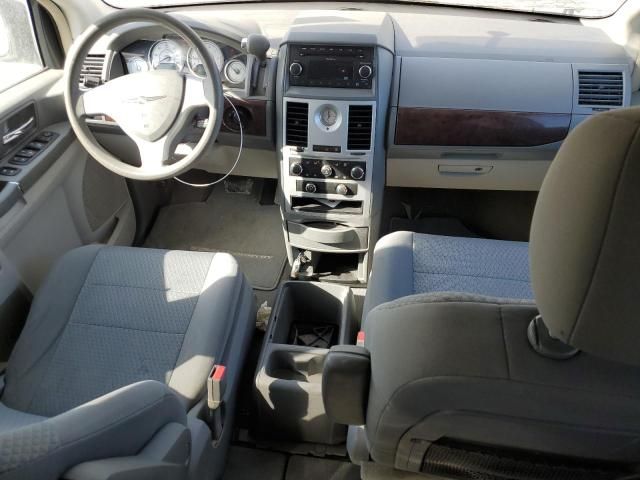 2010 Chrysler Town & Country LX