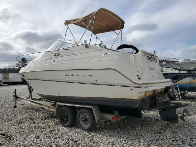 2000 Maxum Boat
