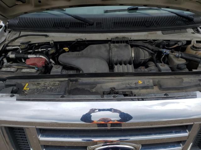 2012 Ford Econoline E350 Super Duty Cutaway Van