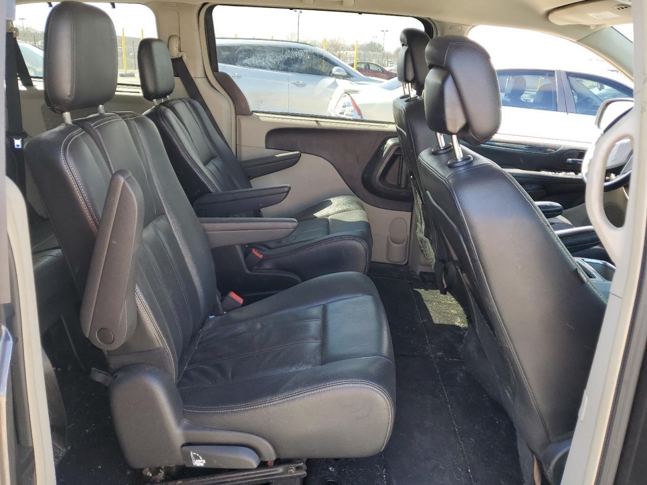 2015 Chrysler Town & Country Touring
