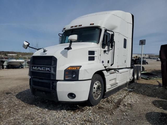2022 Mack Anthem Semi Truck