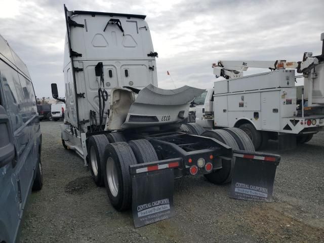 2018 Freightliner Cascadia 126 Semi Truck