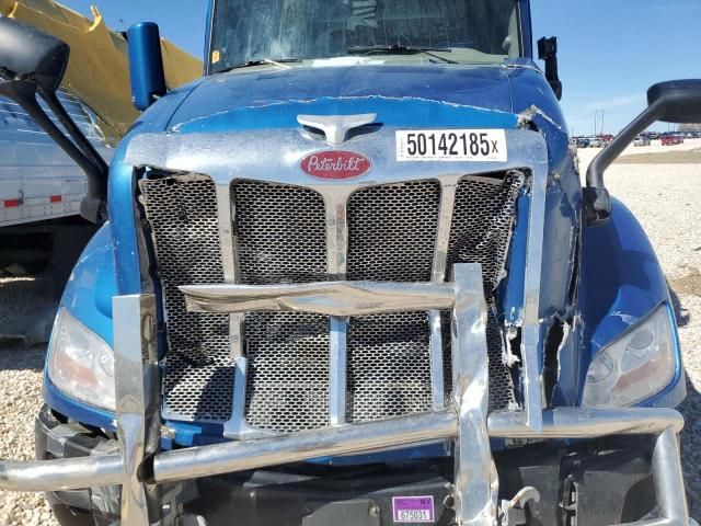 2019 Peterbilt 579 Semi Truck