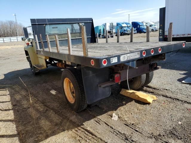 1994 Ford F700 Flatbed Truck