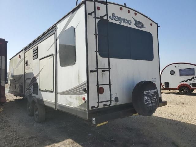 2017 White Trailer