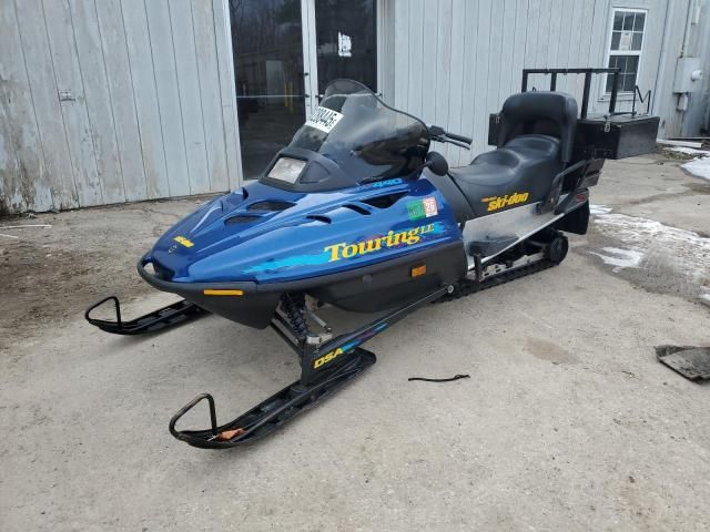 2000 Skidoo 2000 Skidoo Snowmobile
