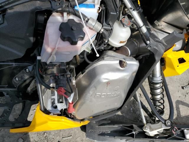 2016 Skidoo Snowmobile