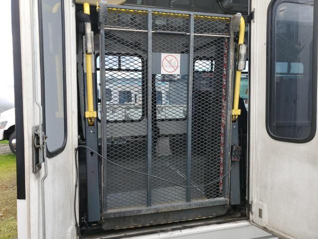 2007 Ford Econoline E450 Super Duty Cutaway Van
